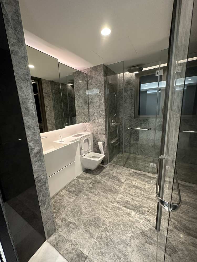 Cairnhill Nine bathroom with marble-look finishes
