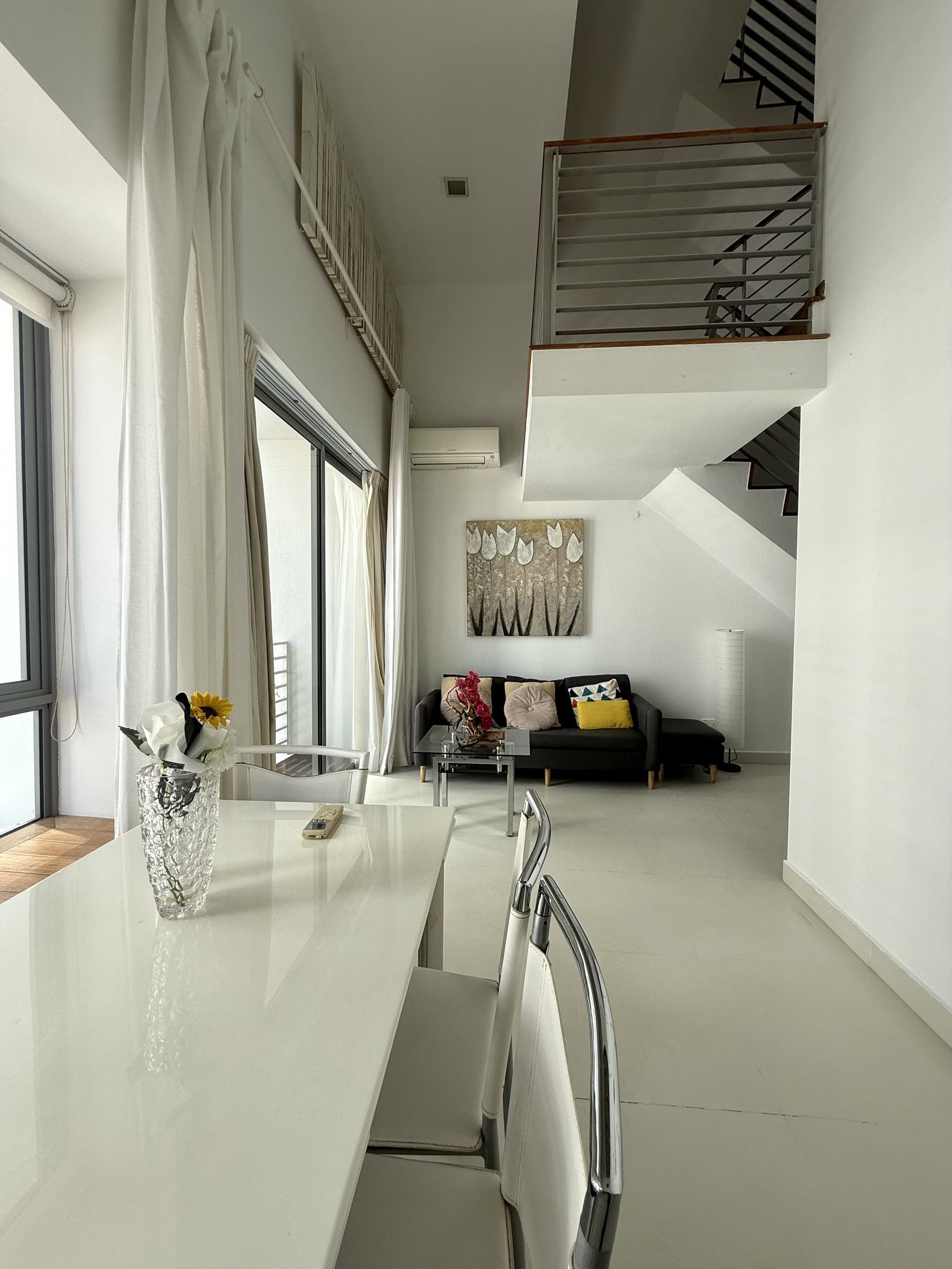 Robertson Edge 1-bedroom penthouse loft living and dining area