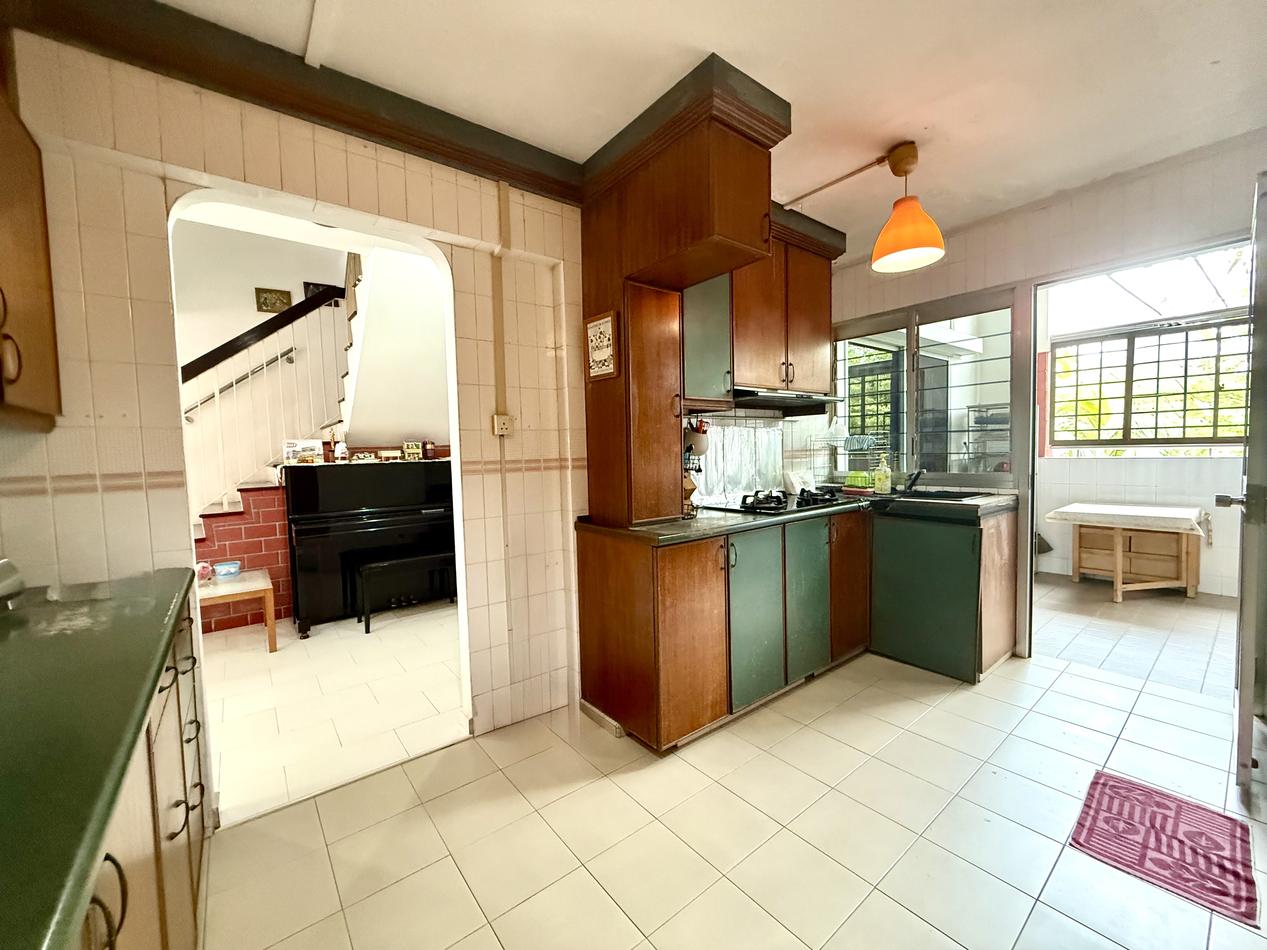 Green mature estate view around the Sin Ming maisonette